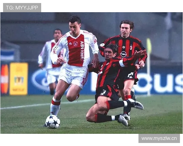 马尔蒂尼与卡福：边卫攻防重心分化，一者内收组织一者外扩爆点