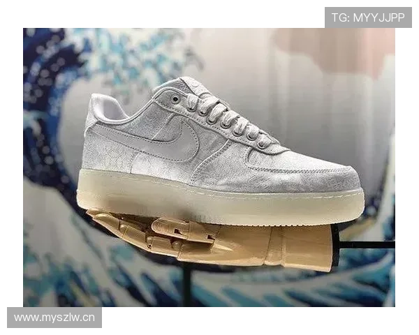 孔令辉家里金碧辉煌，出门却还踩着那双旧球鞋